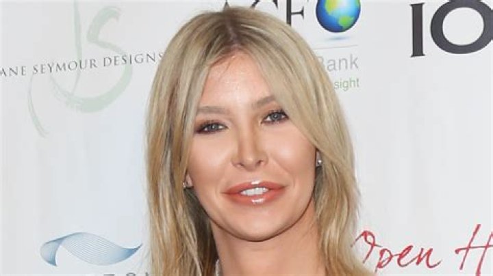 Carol Hutchins Net Worth, Income, Salary, Earnings, Biography