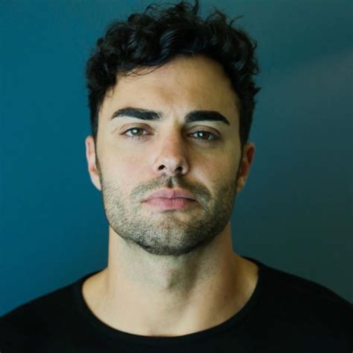 Julien Marlon Samani Holidate: Wikipedia, Biography, Age, Girlfriend, Instagram