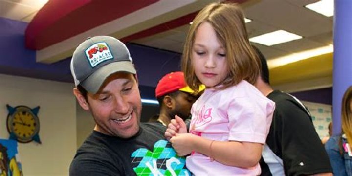 Who Are Enya Umanzor Parents? Facts To Know About The American YouTuber