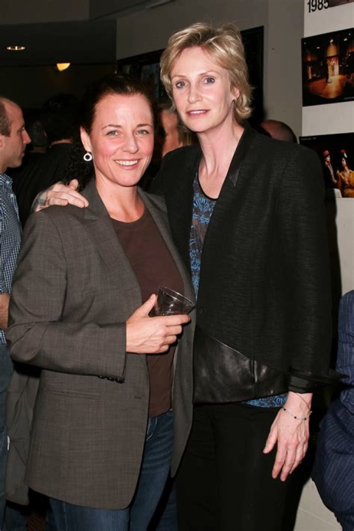 Who is Jane Lynch’s Wife Jennifer Cheyne?